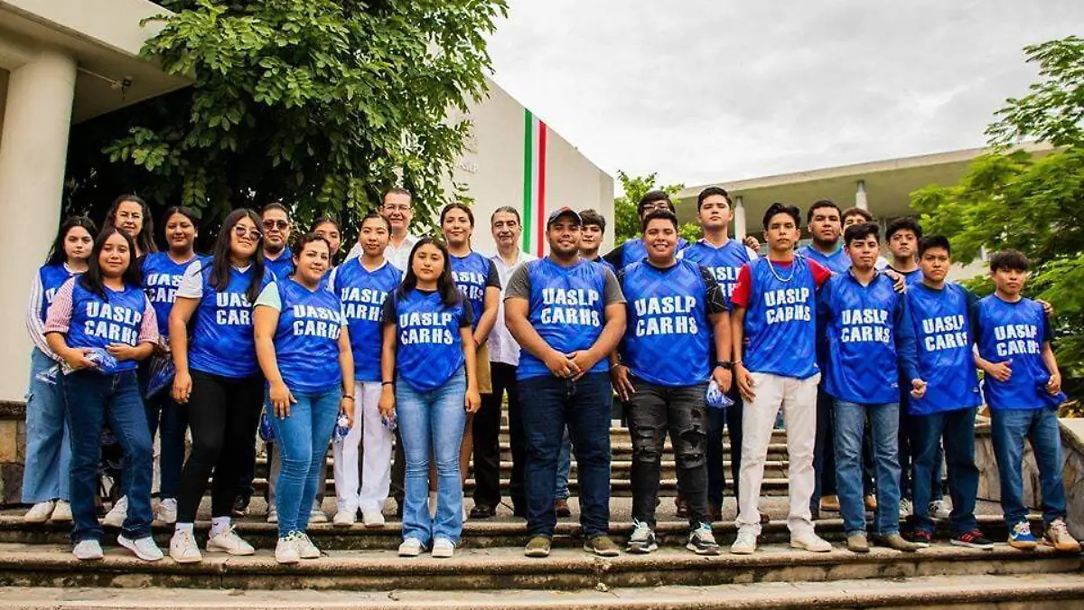 UASLP campus Tamazunchale reciben uniformes (1)